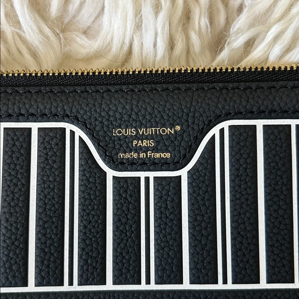 🖤 NEW! Louis Vuitton Inside Out Pouch/Wristlet